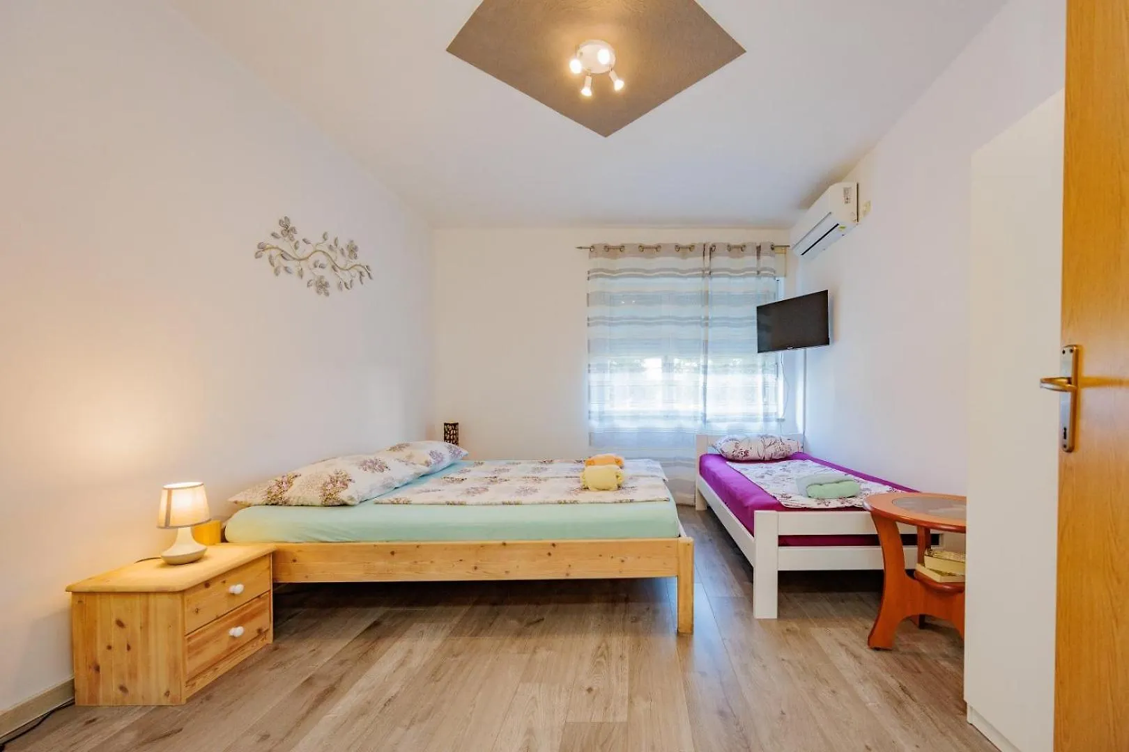 Crowonder Lucky Holiday House With Pool And Patio 30 Meters From The Beach Zadar Apartment