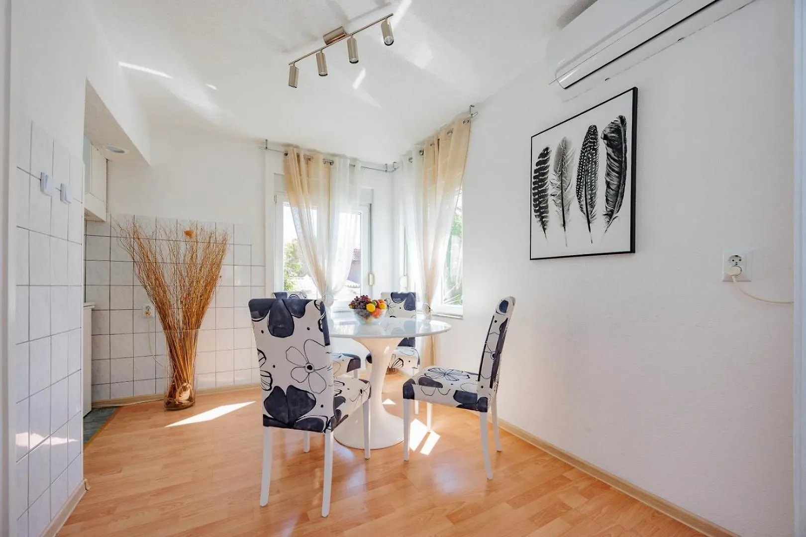Apartment Crowonder Lucky Holiday House With Pool And Patio 30 Meters From The Beach Zadar Croatia