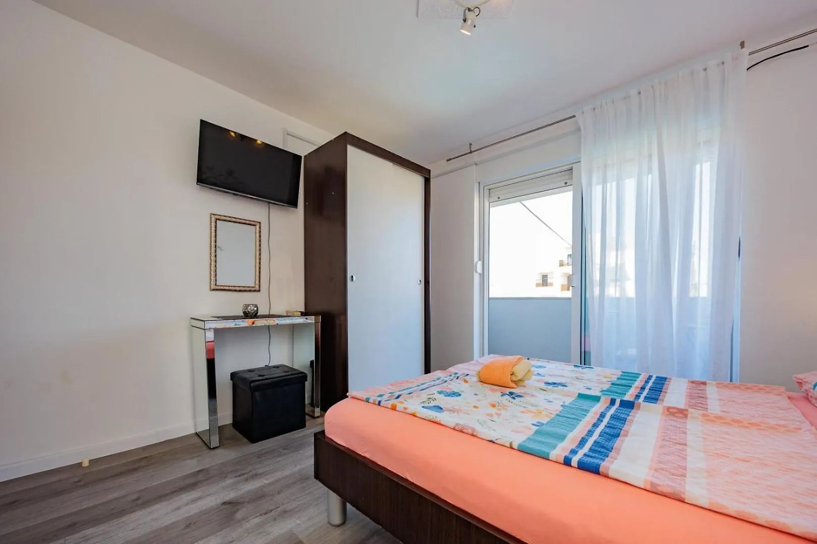 Crowonder Lucky Holiday House With Pool And Patio 30 Meters From The Beach Zadar 0*,