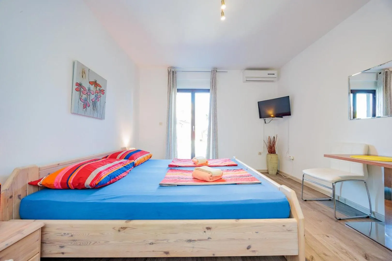 Crowonder Lucky Holiday House With Pool And Patio 30 Meters From The Beach Zadar Croatia