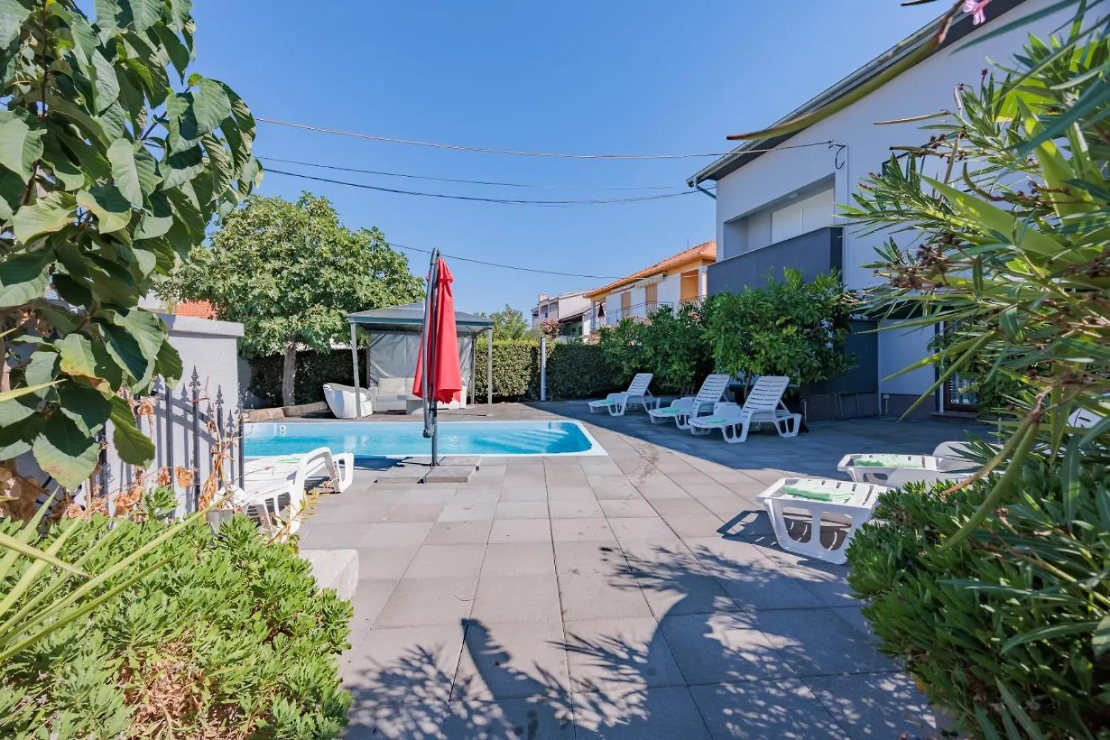 Crowonder Lucky Holiday House With Pool And Patio 30 Meters From The Beach Zadar
