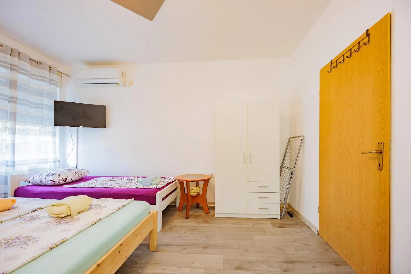 Crowonder Lucky Holiday House With Pool And Patio 30 Meters From The Beach Zadar