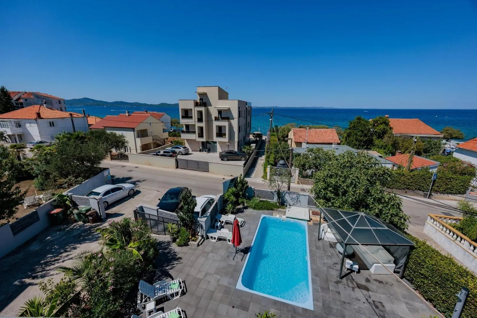 Crowonder Lucky Holiday House With Pool And Patio 30 Meters From The Beach 자다르 0*,  크로아티아