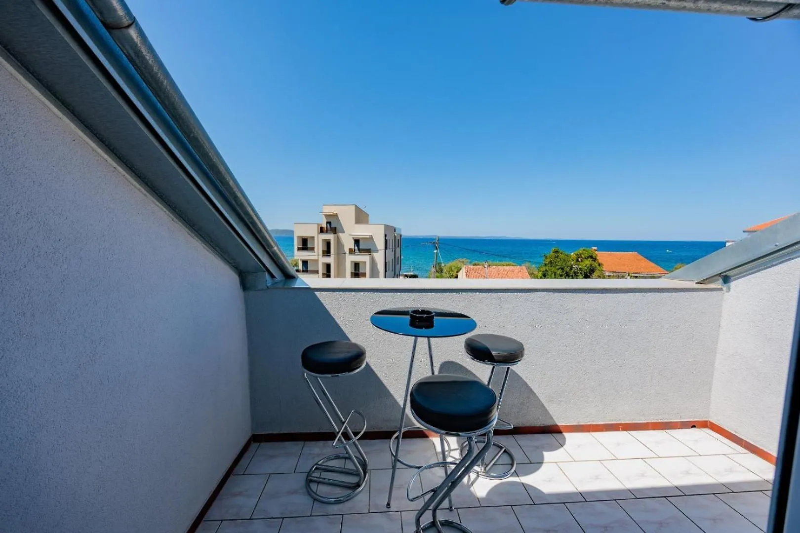 Apartment Crowonder Lucky Holiday House With Pool And Patio 30 Meters From The Beach Zadar