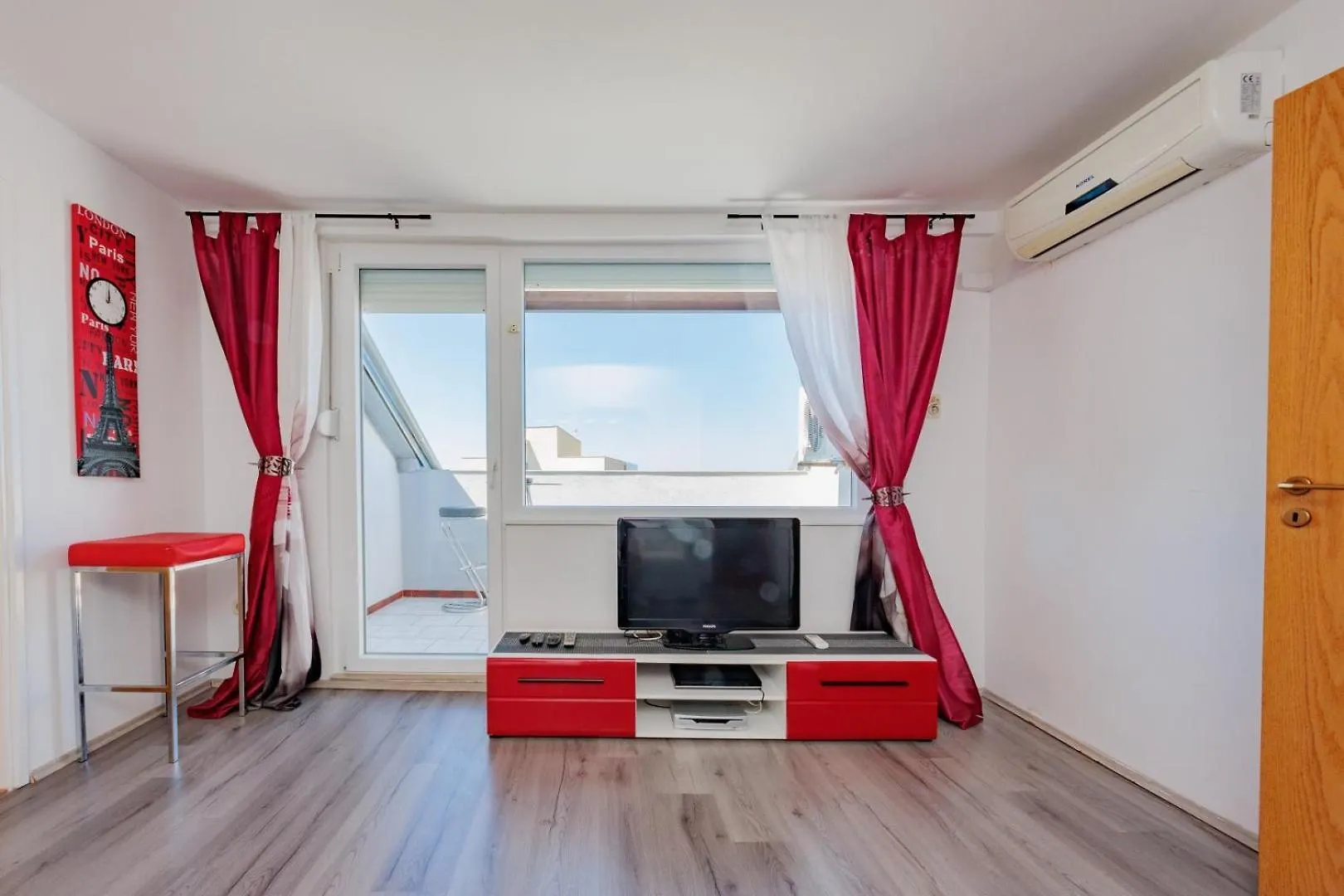Crowonder Lucky Holiday House With Pool And Patio 30 Meters From The Beach 자다르 0*,