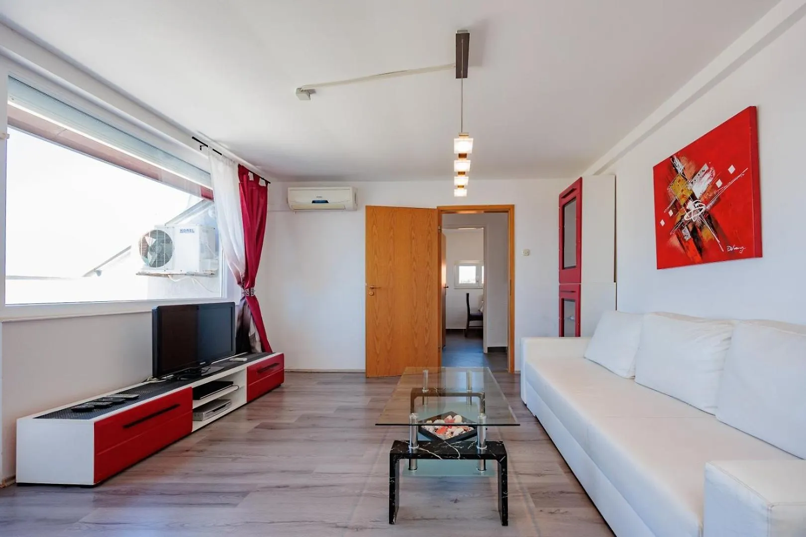 Crowonder Lucky Holiday House With Pool And Patio 30 Meters From The Beach Zadar