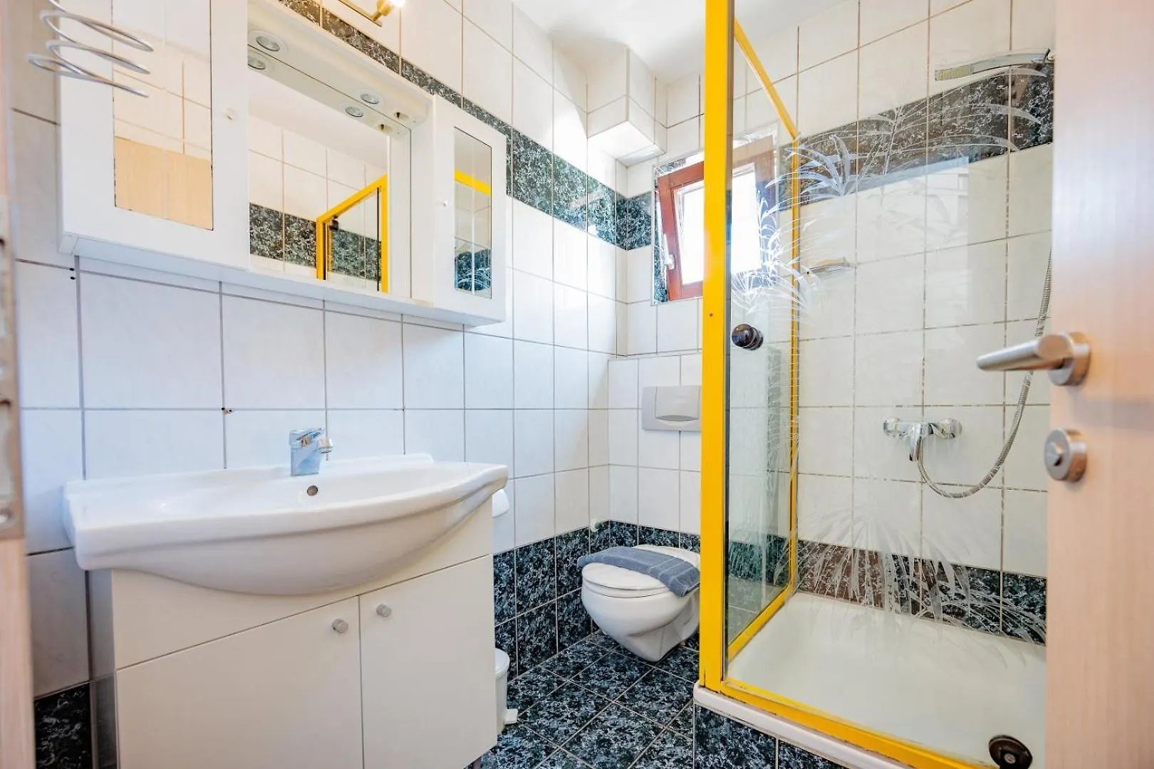 Crowonder Lucky Holiday House With Pool And Patio 30 Meters From The Beach Zadar 0*,  Croatia