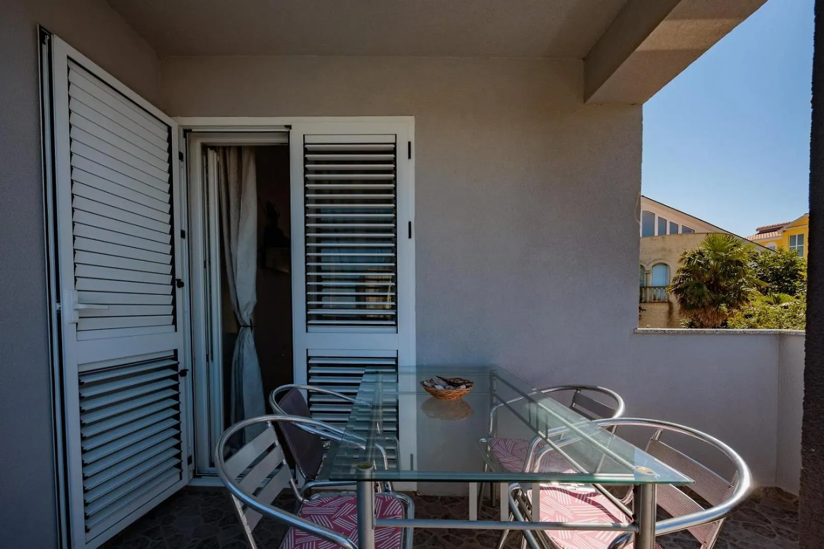 Apartment Crowonder Lucky Holiday House With Pool And Patio 30 Meters From The Beach Zadar Croatia