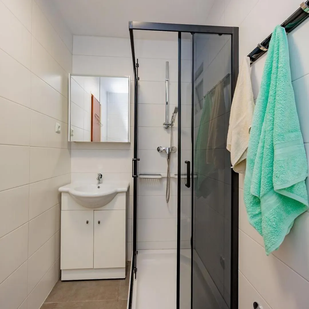 Crowonder Lucky Holiday House With Pool And Patio 30 Meters From The Beach Zadar Apartment