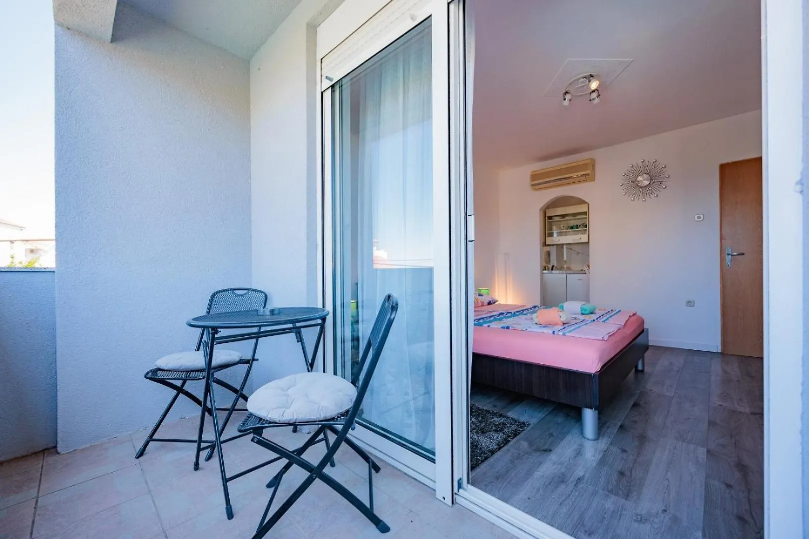 Crowonder Lucky Holiday House With Pool And Patio 30 Meters From The Beach Zadar