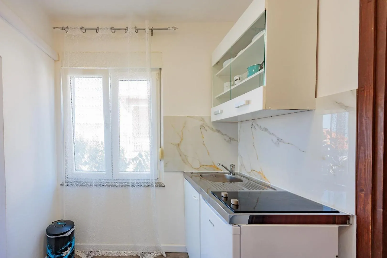 Crowonder Lucky Holiday House With Pool And Patio 30 Meters From The Beach 자다르
