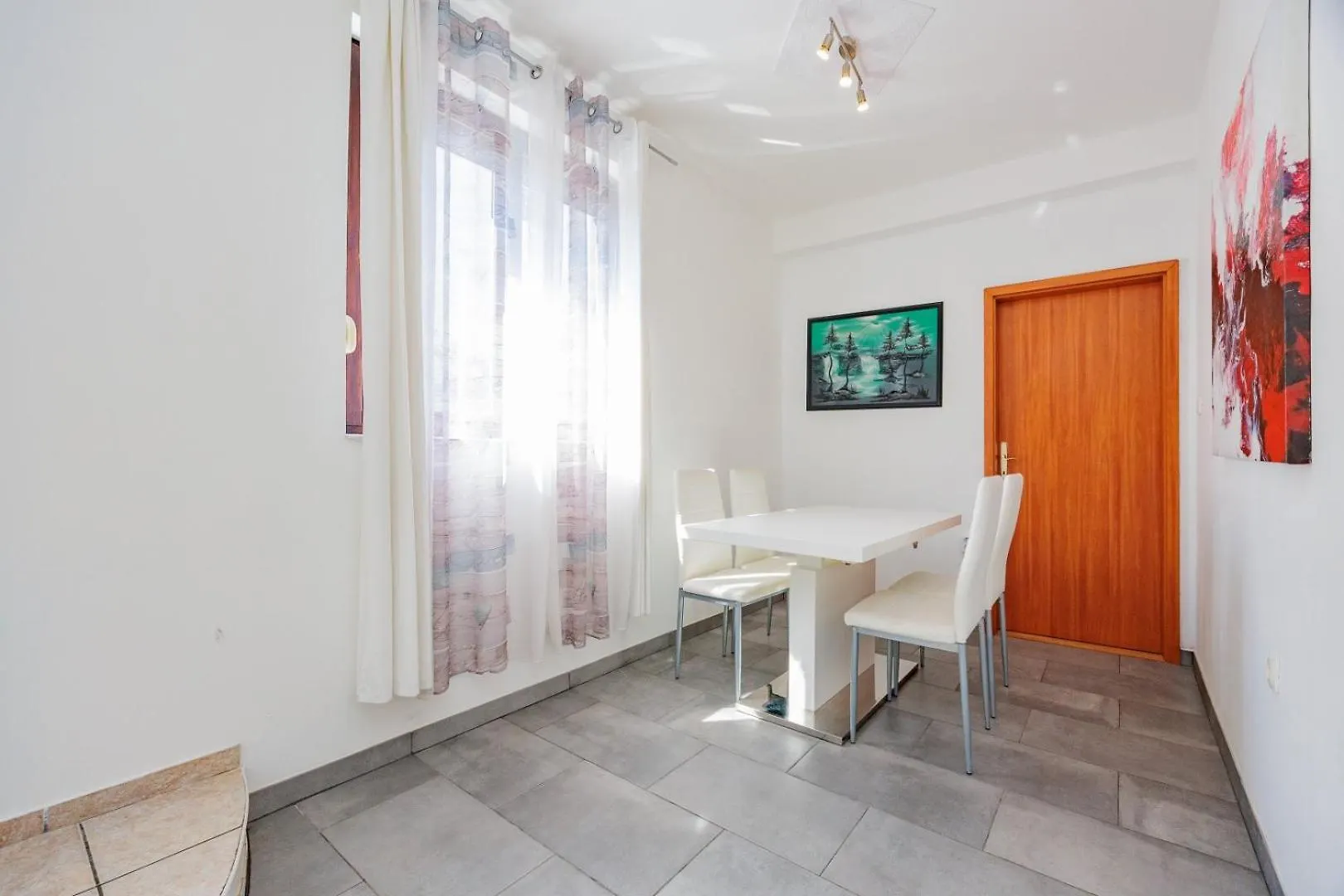 아파트 Crowonder Lucky Holiday House With Pool And Patio 30 Meters From The Beach 자다르