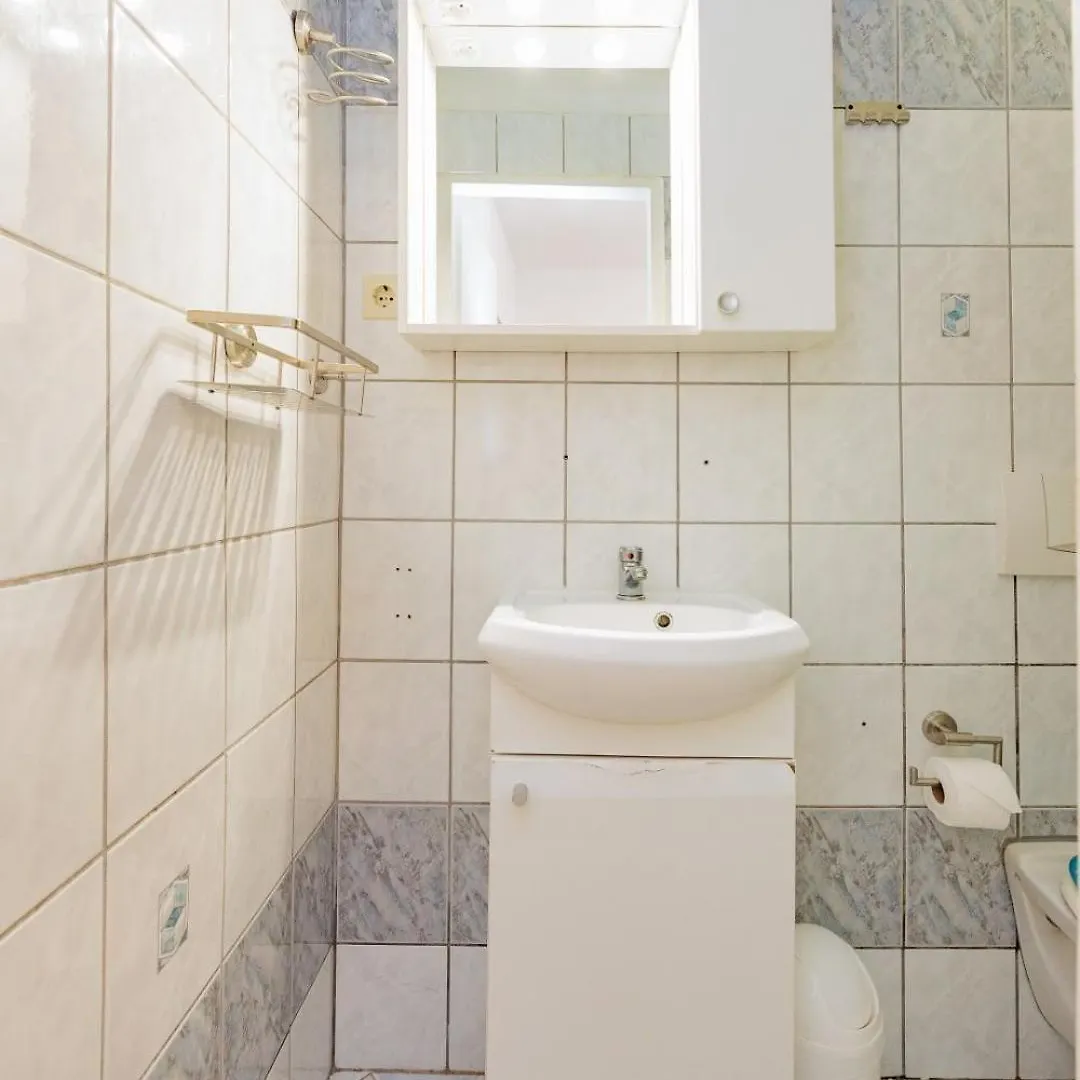 Crowonder Lucky Holiday House With Pool And Patio 30 Meters From The Beach 자다르